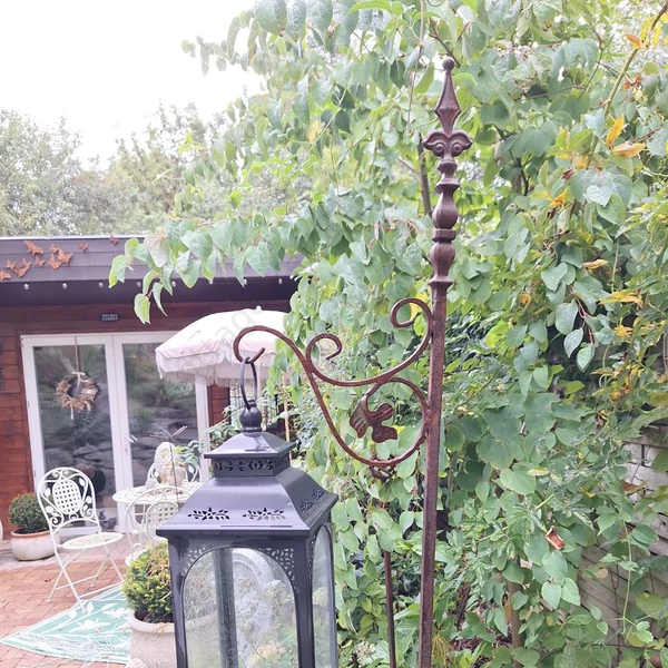 Barokk kovácsoltvas lámpástartó díszoszlop