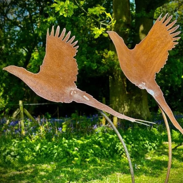 Repülő fácán sziluett