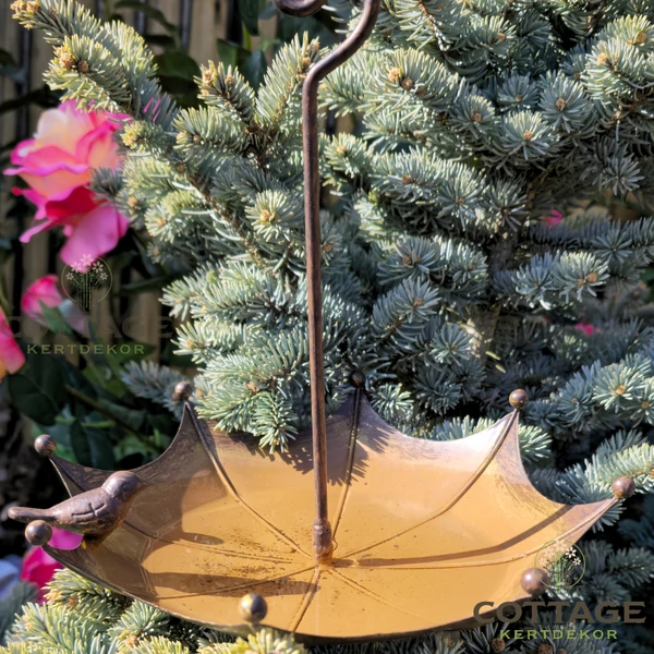 Esernyő alakú madáritató és etető 